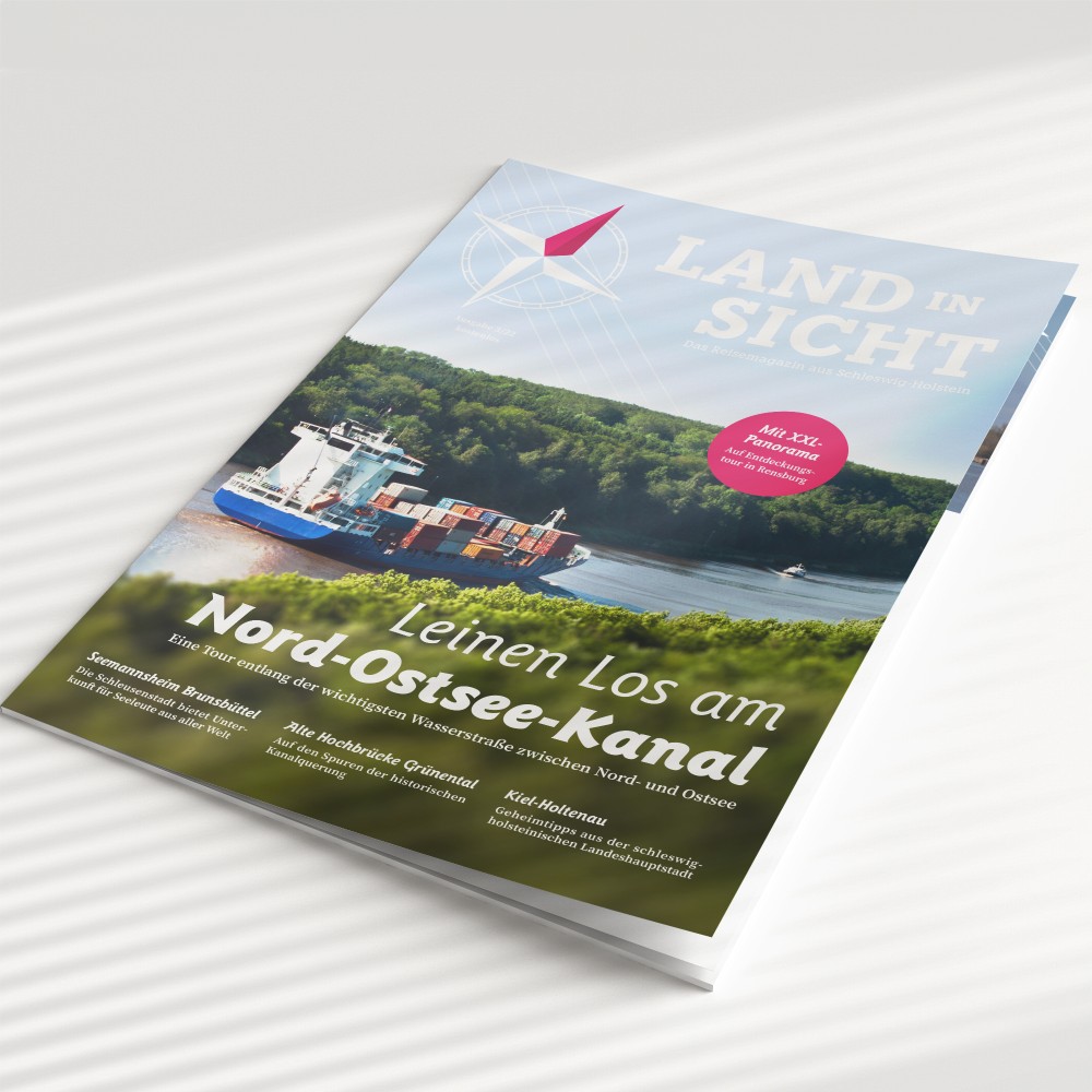 Cover der Zeitschrift »LAND IN SICHT«, welches von der Sonne beschienen wird