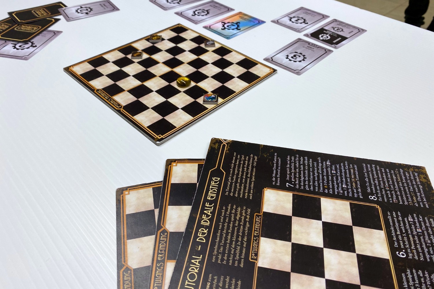 Close-up view of the game board of “Rotwangs Erfindung”